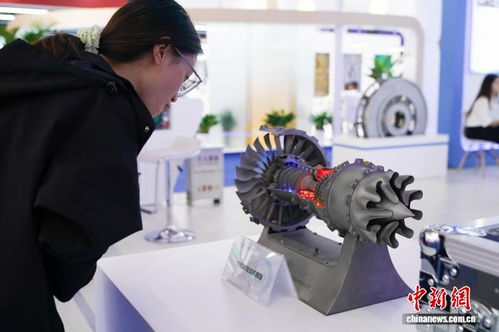 第七屆新博會(huì)啟幕，多彩貴州網(wǎng)報(bào)道全球4000多件創(chuàng)新產(chǎn)品與應(yīng)用場(chǎng)景驚艷亮相